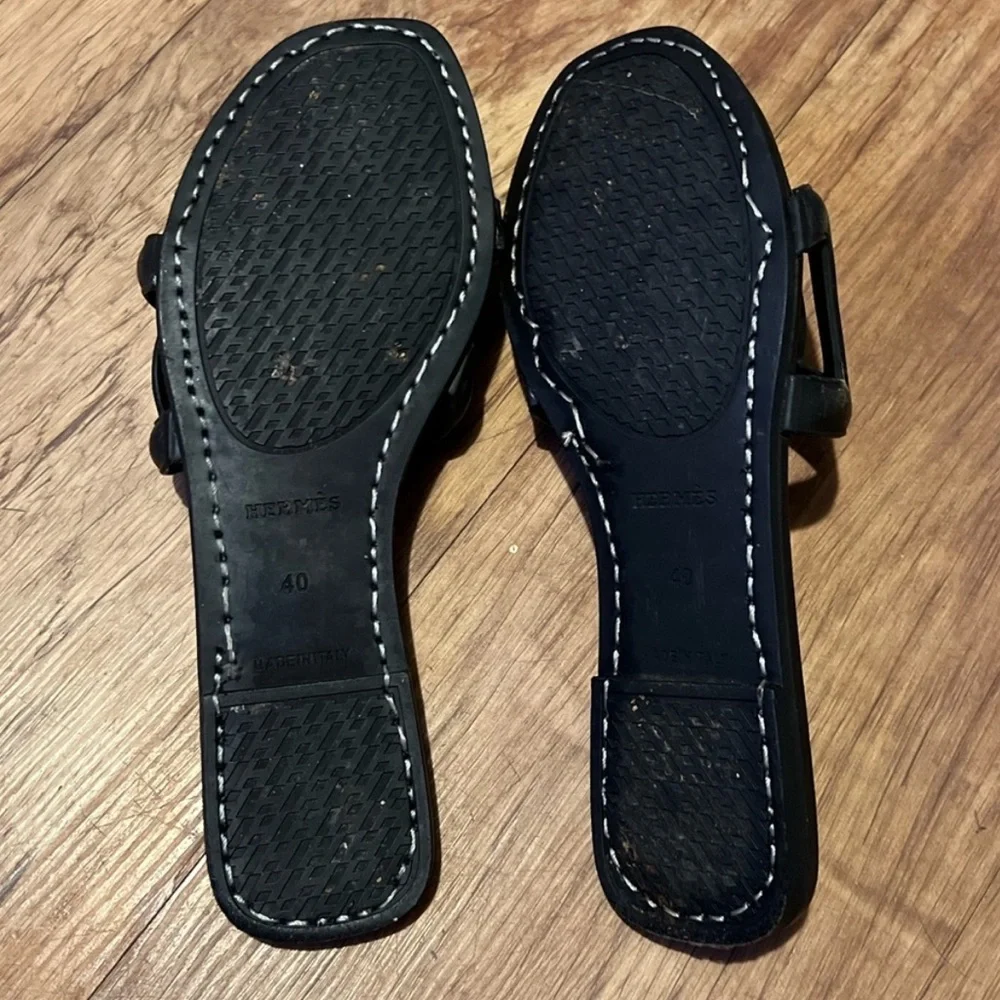 Hermes Aloha (AUTHENTIC PLS READ DESCRIPTION) size 40 Sandals